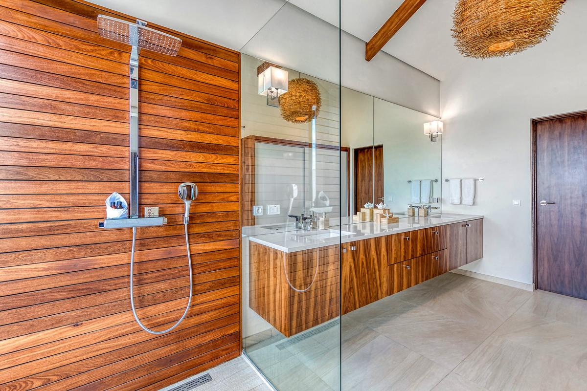 St Martin luxury villa rental - The bathroom 2